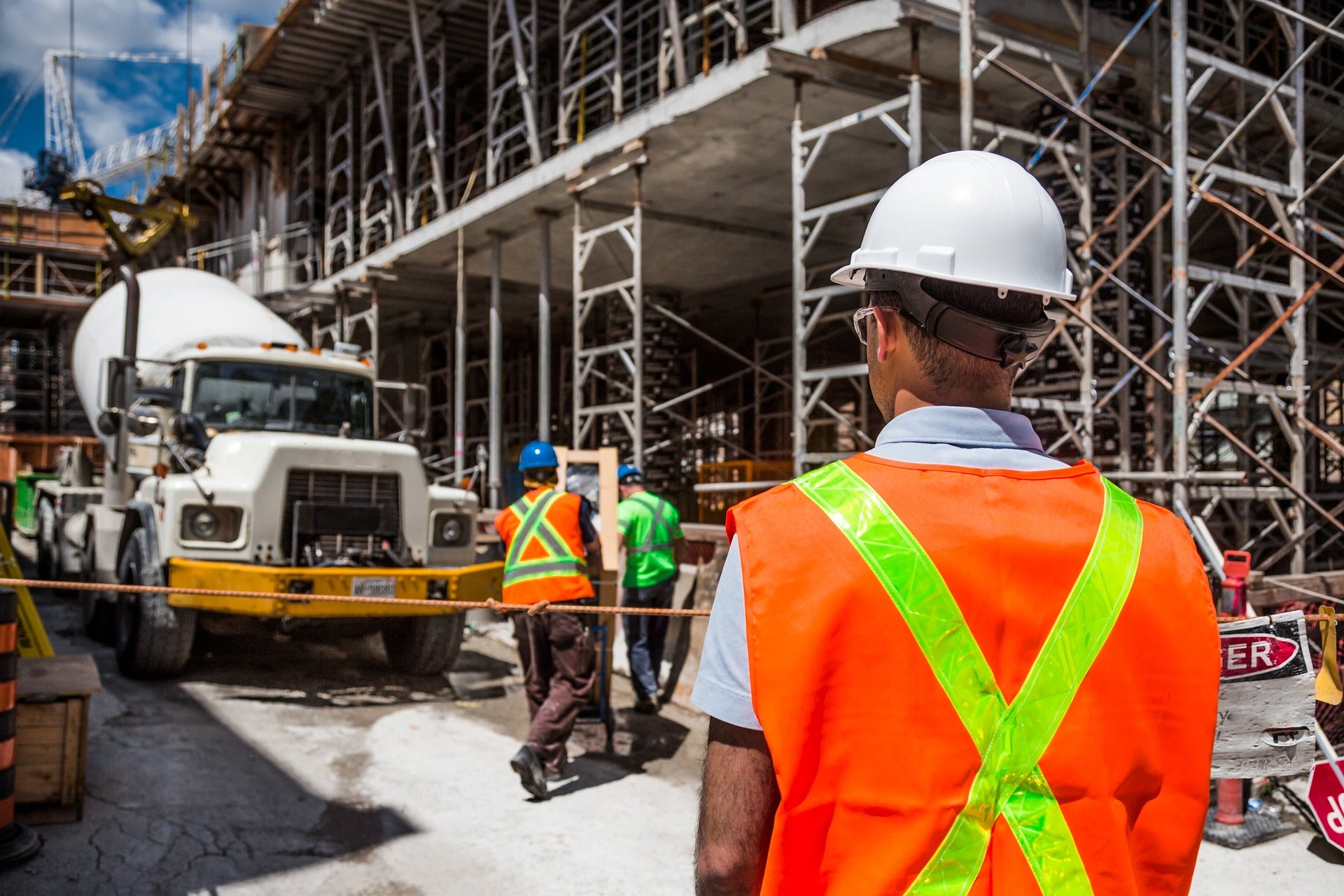 5 Reasons to Include Recovery Equipment in Construction Safety Gear